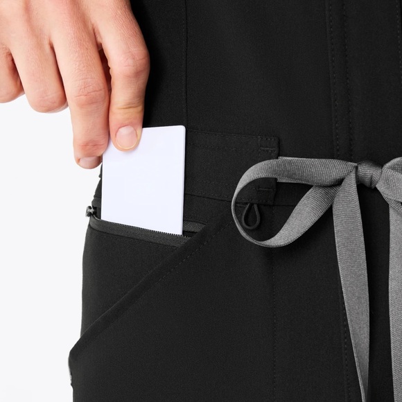 NWT Figs Rafaela Cargo ScrubJumpsuit Black Sz S, Figs Rafaela Cargo Jumpsuit $98 - Picture 6 of 11